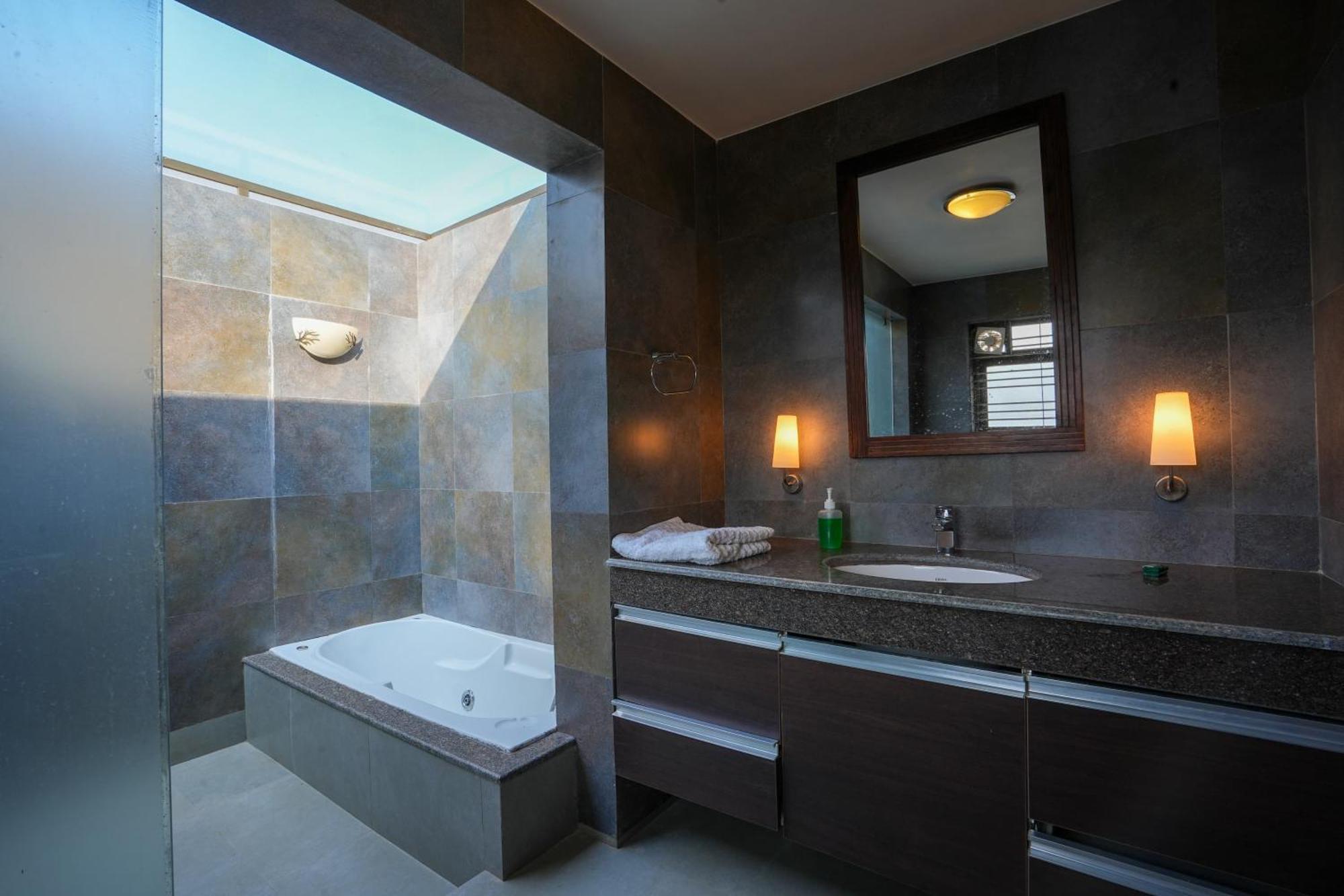 E&G Green Courts Resort At Koroli Hill Station 나식 외부 사진