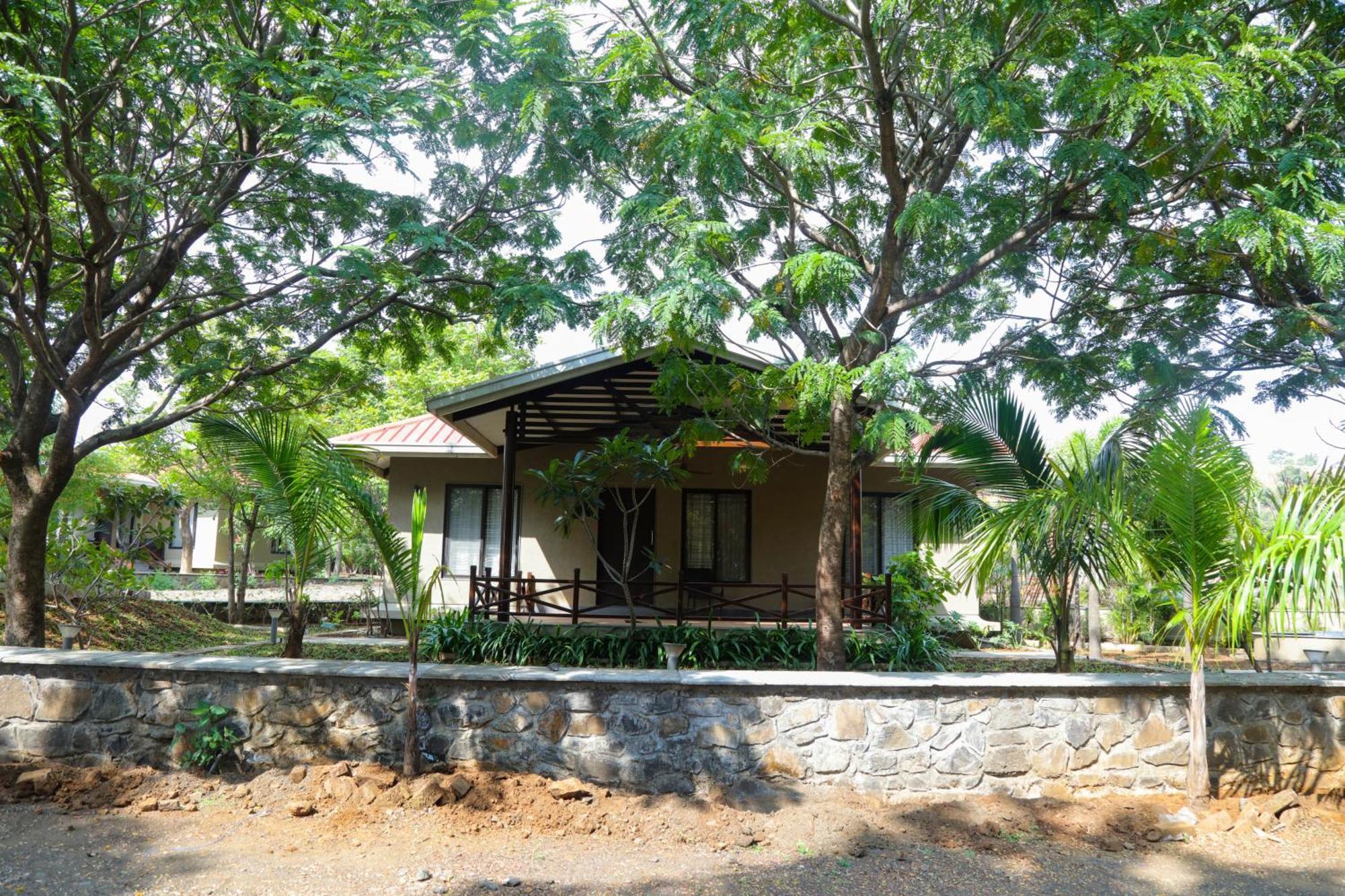 E&G Green Courts Resort At Koroli Hill Station 나식 외부 사진
