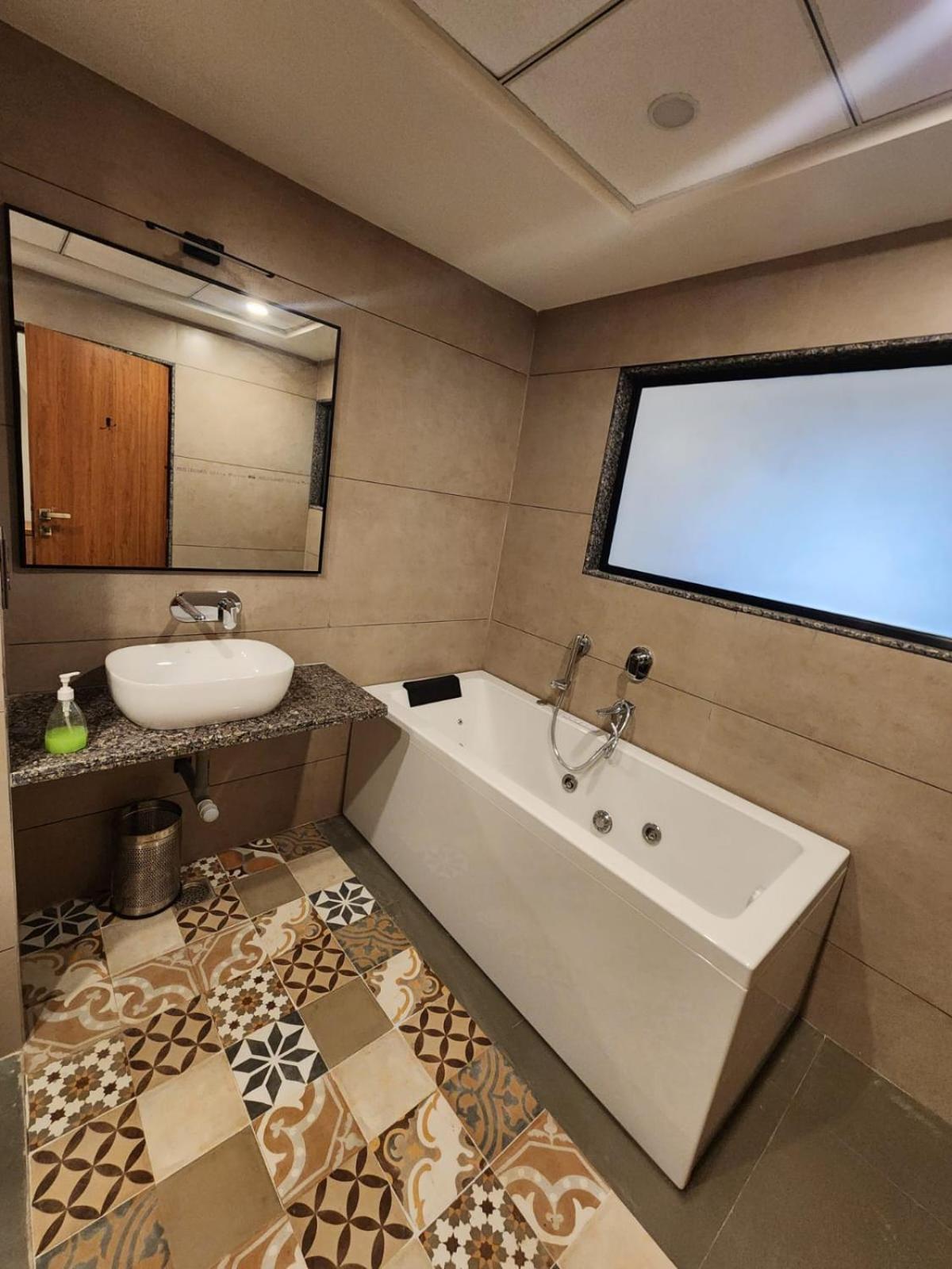 E&G Green Courts Resort At Koroli Hill Station 나식 외부 사진