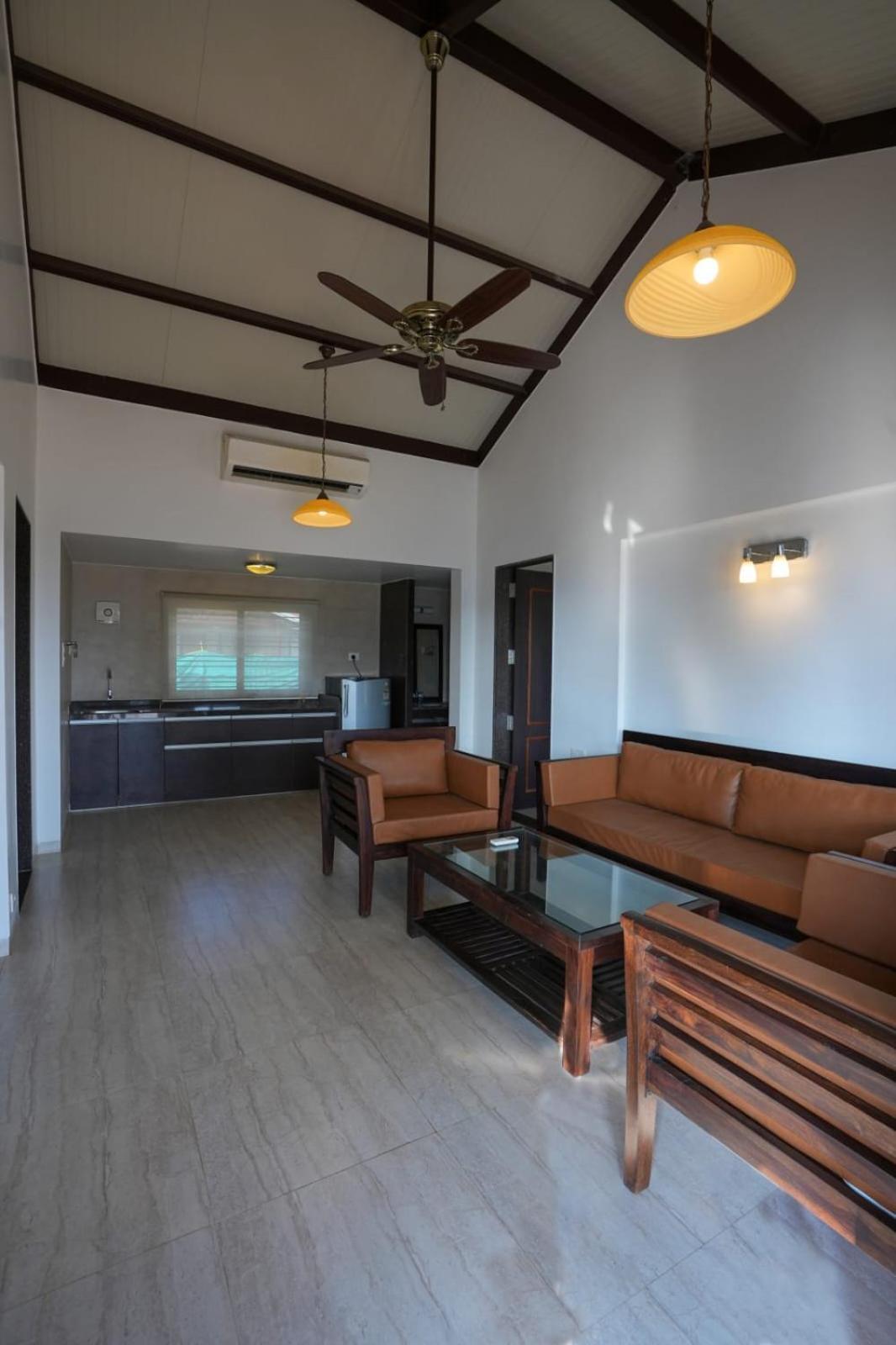 E&G Green Courts Resort At Koroli Hill Station 나식 외부 사진