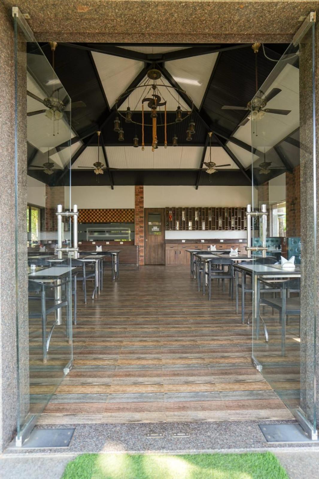 E&G Green Courts Resort At Koroli Hill Station 나식 외부 사진