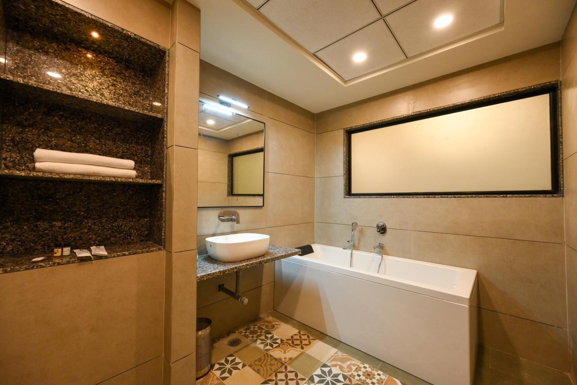 E&G Green Courts Resort At Koroli Hill Station 나식 외부 사진